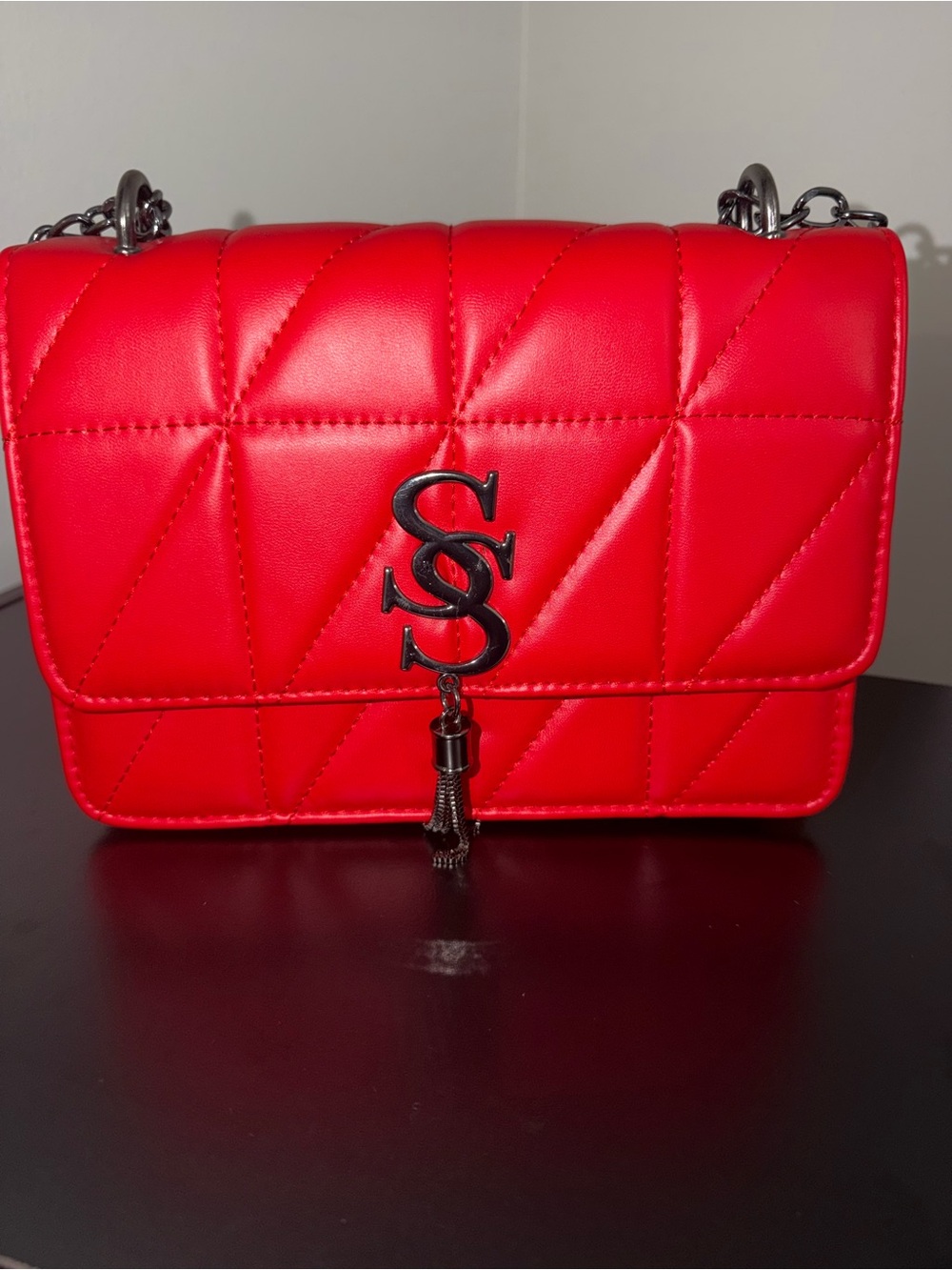 Quilted Red Chain Shoulder Bag with Tassel Accent